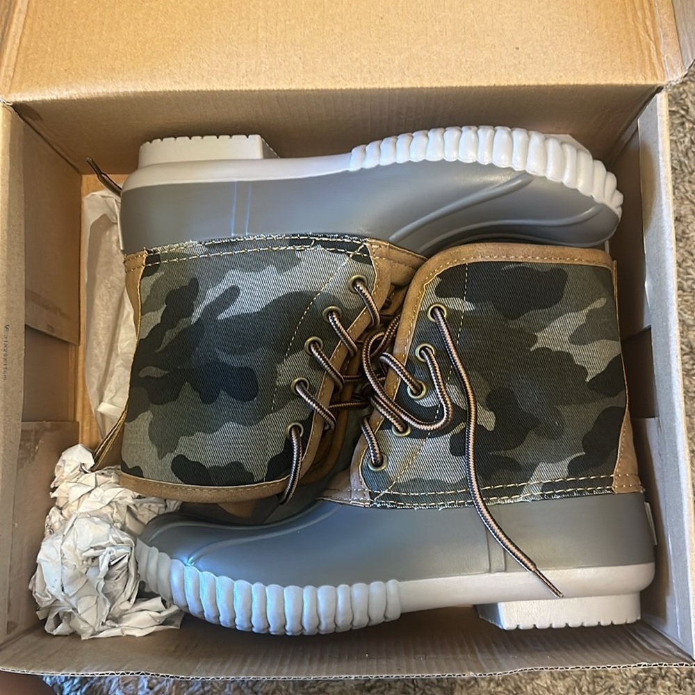 Camo duck rain boots